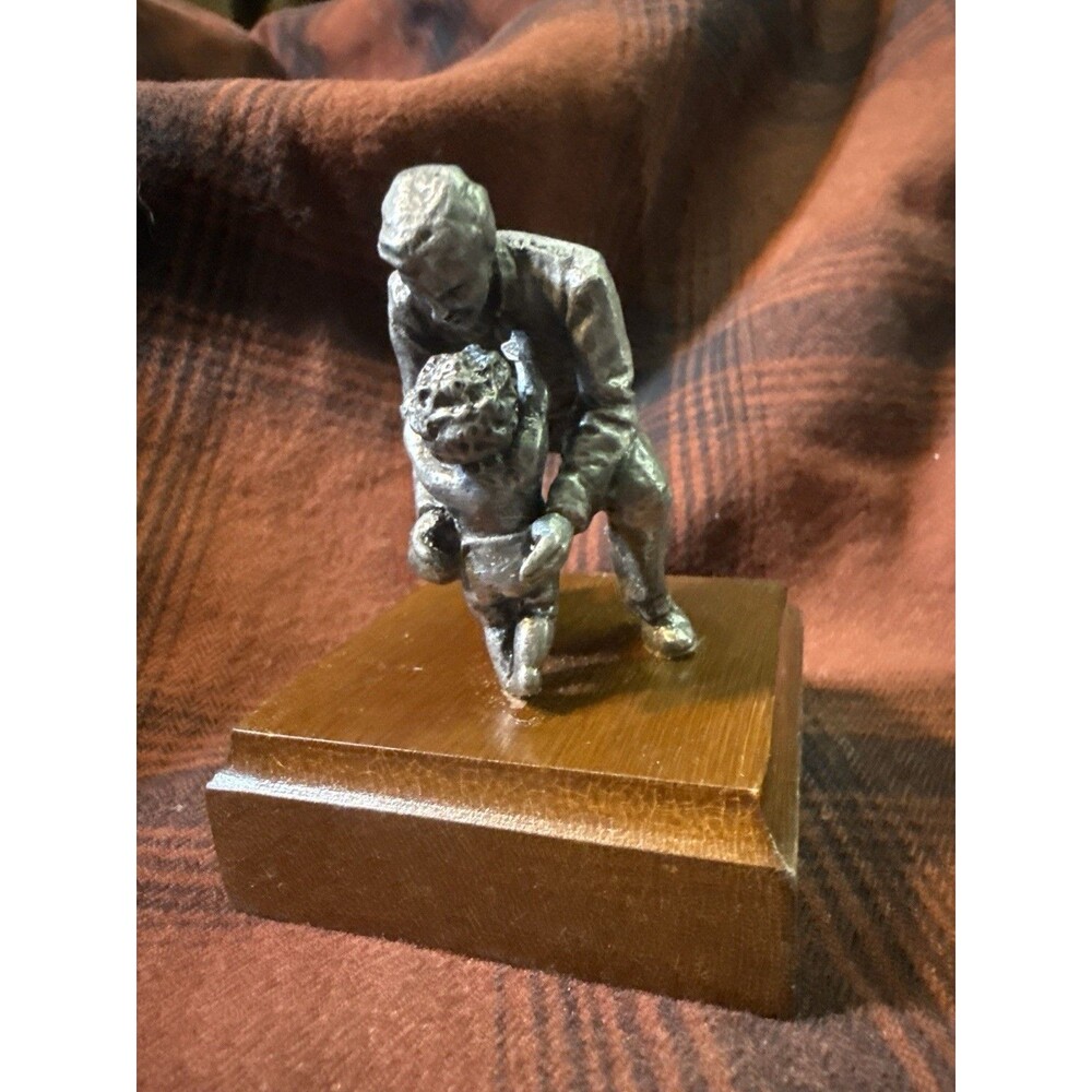 Vintage (1984) Avon Nothing So Safe as a Father's Arms Figurine #COL